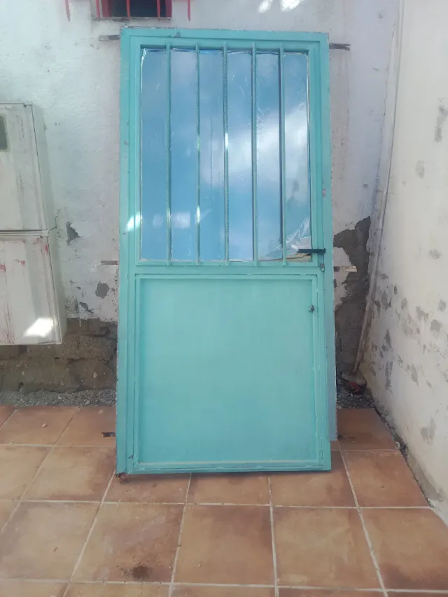 Puerta antigua de hierro: 1,97 alto y 95 ancho 