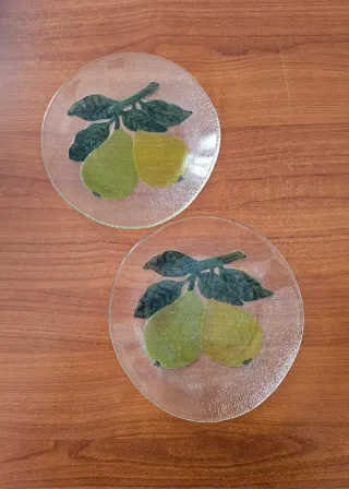 2 Piatti in vetro con decorazione di pere, vintage