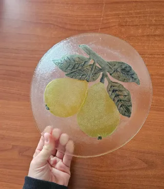 2 Piatti in vetro con decorazione di pere, vintage