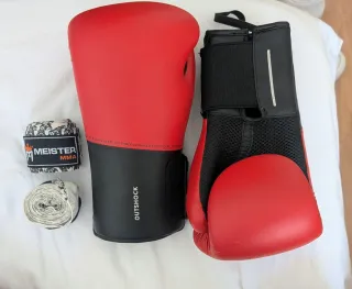 Guantes Boxeo Outshock 12oz y Vendas MMA