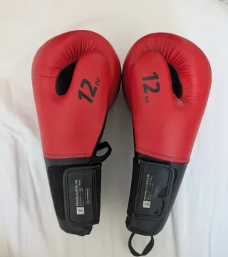 Guantes Boxeo Outshock 12oz y Vendas MMA