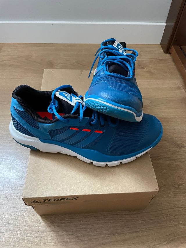 Adidas 
Entrenamiento Azul