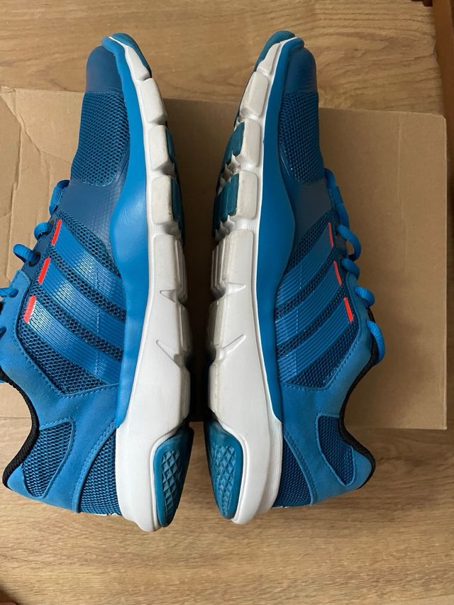 Adidas 
Entrenamiento Azul