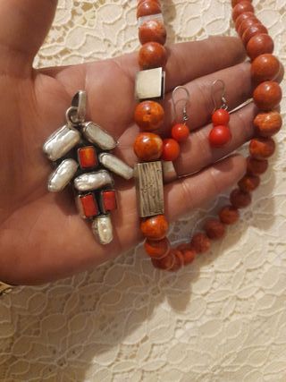 Conjunto Plata y Coral Rojo