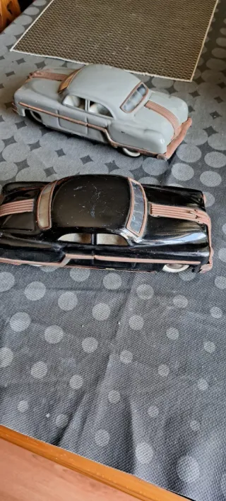 2 macchinine giocattolo antiche