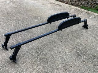 Portaesquís Thule y barras de techo.