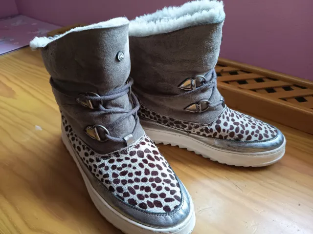 Botas Dolfie Piel Beige y Plateadas