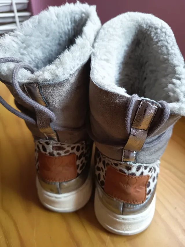 Botas Dolfie Piel Beige y Plateadas