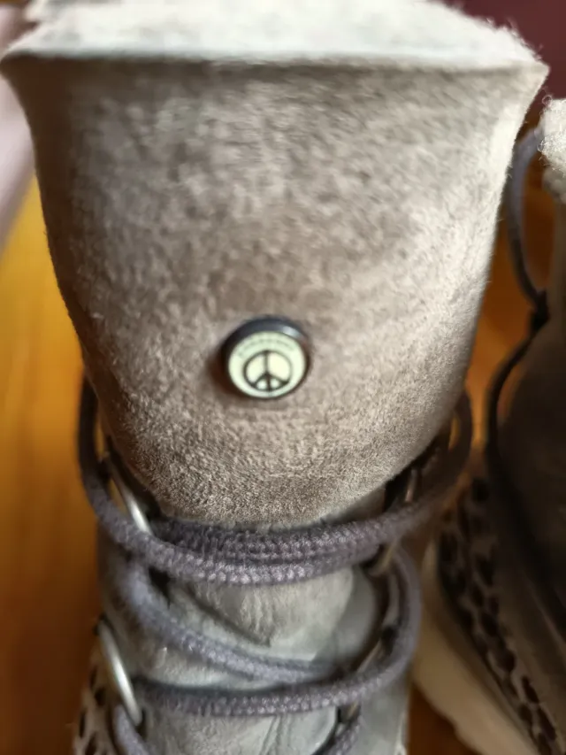 Botas Dolfie Piel Beige y Plateadas