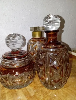 Juego tocador ámbar tallado vintage