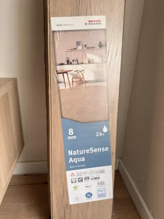 Suelo laminado roble apto cocina/baño
Egger.