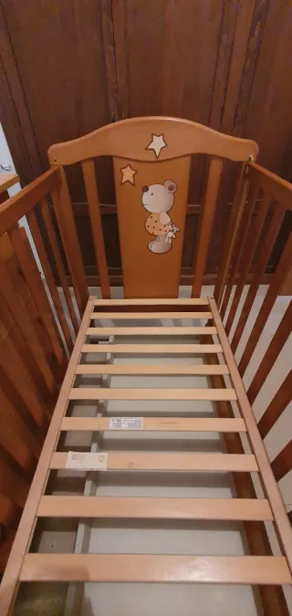 Cuna Micuna + mueble a juego + móvil