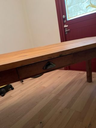 Mesa de comedor de madera