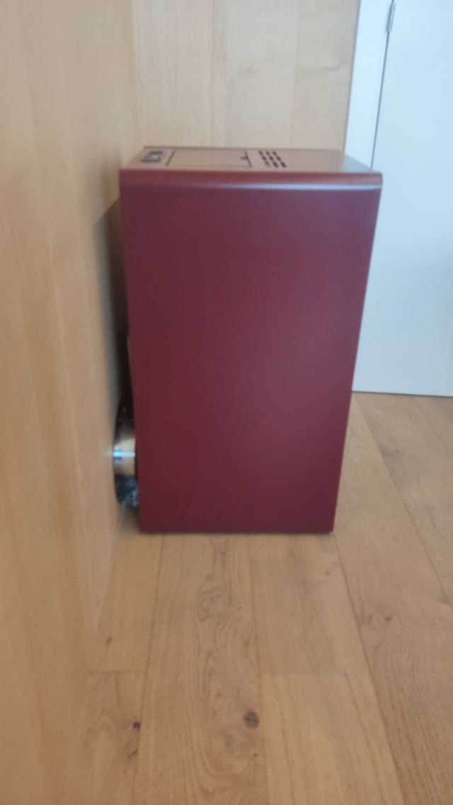 Estufa de pellets granate y negra