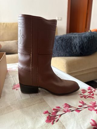 Botas camperas de cuero marca Valverde del camino