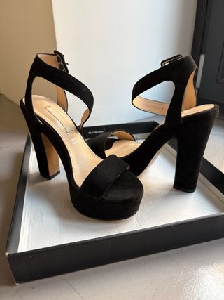 Sandali neri con tacco e plateau