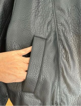 Cazadora efecto piel Zara Negra