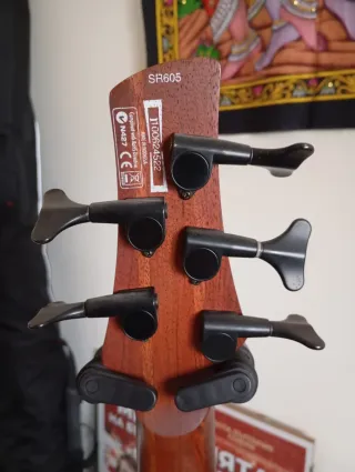Bajo Eléctrico Ibanez SGSR605 (5 cuerdas)