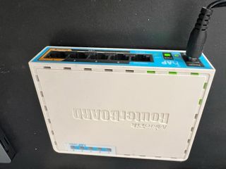 Router MikroTik RB951Ui-2nD