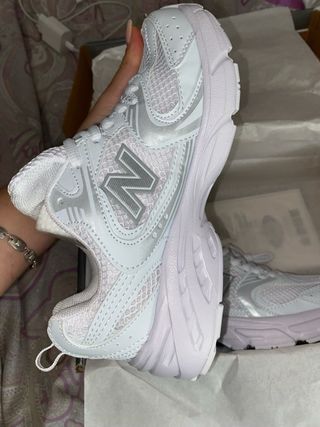 Zapatillas NB 530 Plata y Blancas