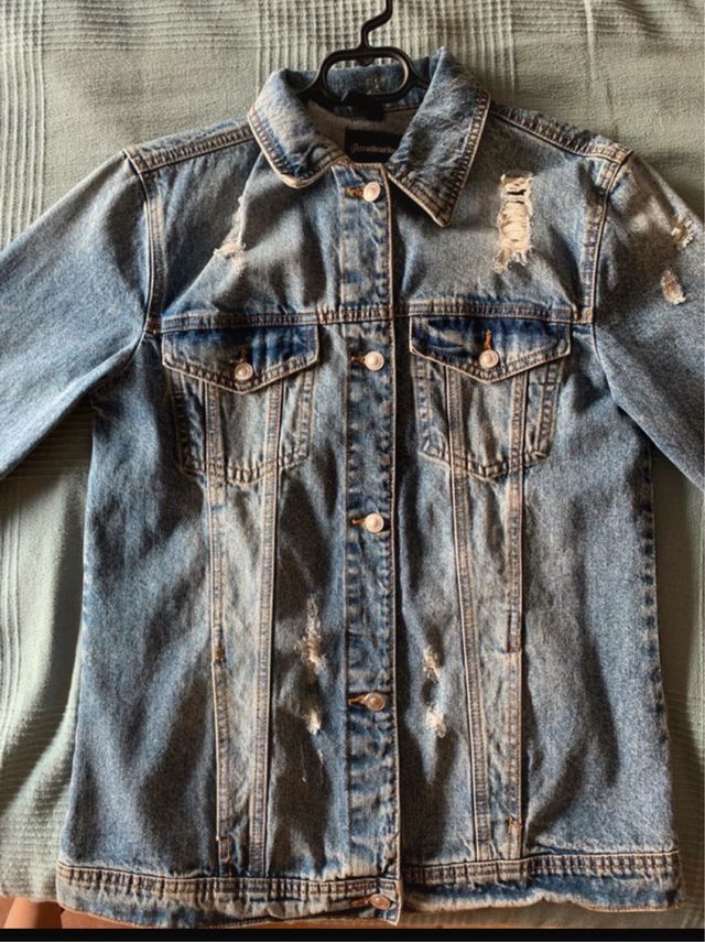 Cazadora vaquera desgastada