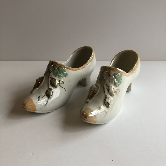 2 Zapatos decorativos de tacón. Porcelana. Vintage