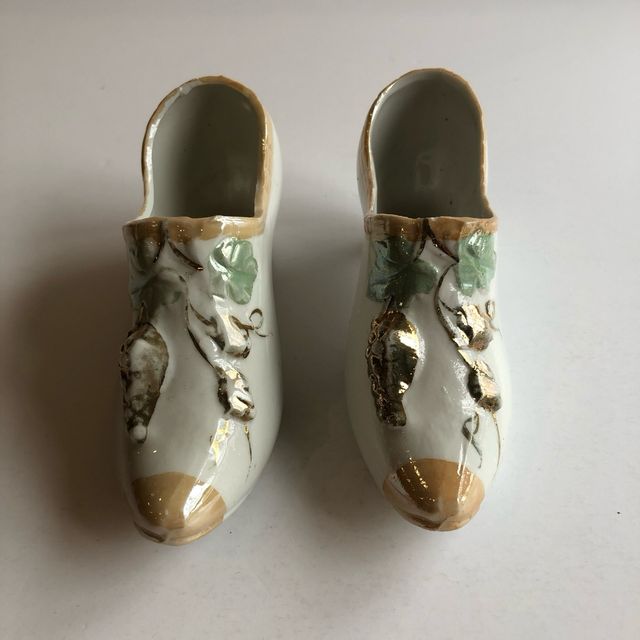 2 Zapatos decorativos de tacón. Porcelana. Vintage