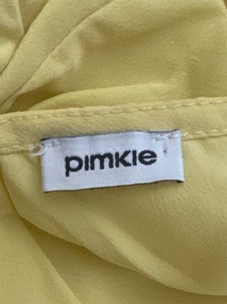 Camisa de tirantes amarilla con lazo