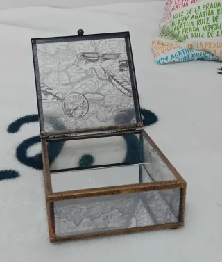 Caja decorativa mapa antiguo cristal y metal