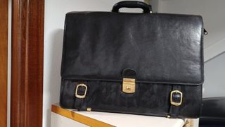 Maletín ejecutivo piel negro y dorado