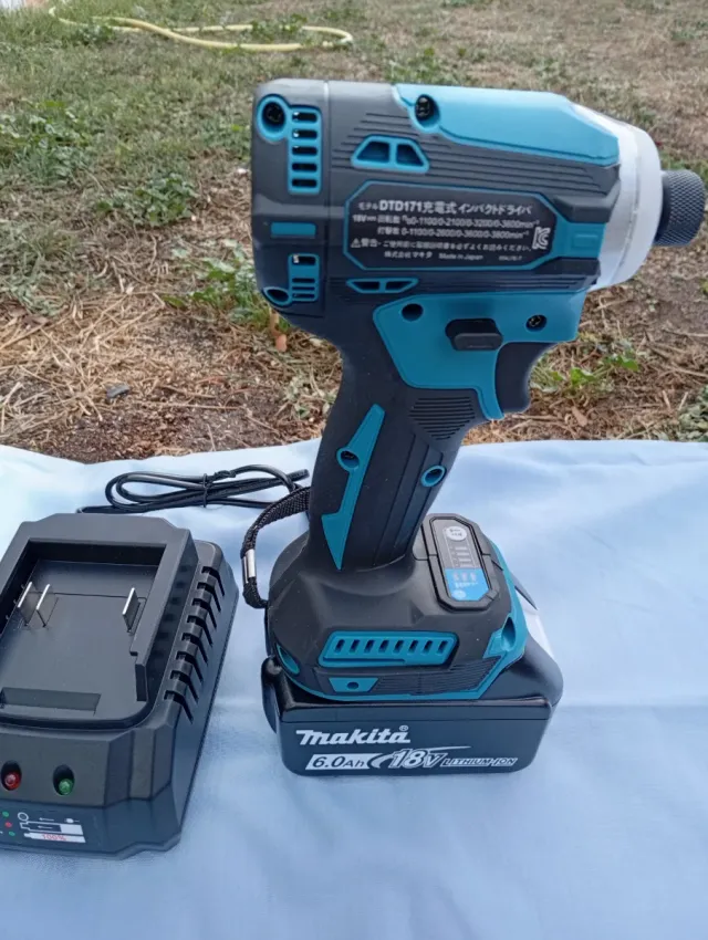 Taladro de impacto Makita DTD171 + Batería 6.0