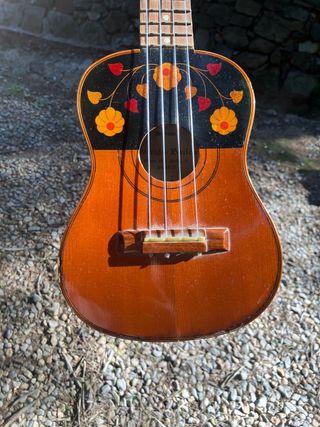 Ukelele Artesano antiguo Garrido Bailen 1988.