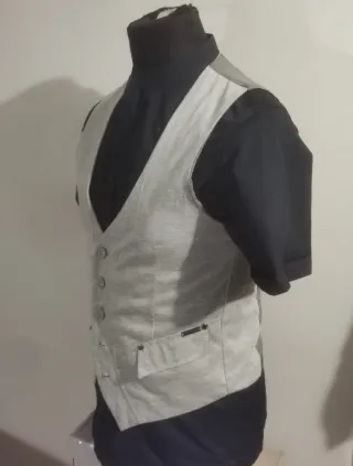 Gilet uomo grigio
Smanicato panciotto in maglia