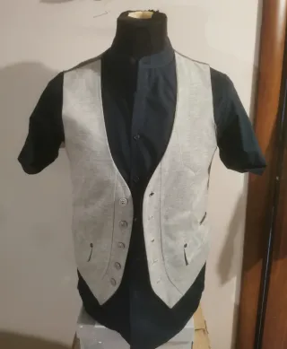 Gilet uomo grigio
Smanicato panciotto in maglia
