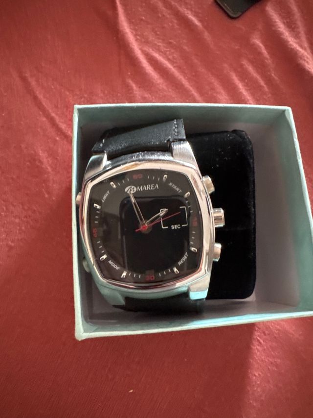 Reloj Marea Negro y Plateado