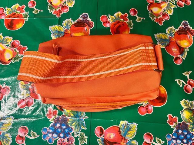 Neceser naranja con asa