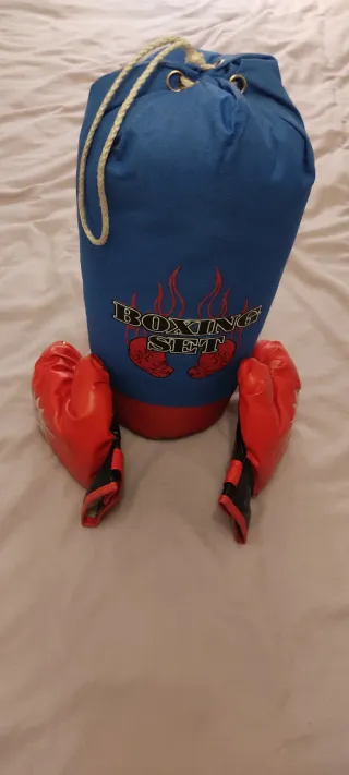 Saco y guantes boxeo infantil
