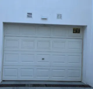 Puerta automática de garaje