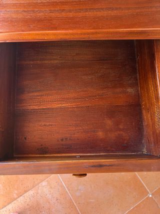 Mesita de noche de madera