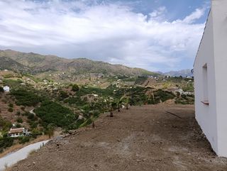 Finca de regadío 9800m² con apero