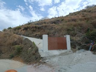 Finca de regadío 9800m² con apero