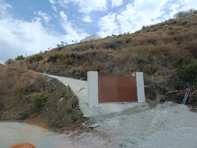 Finca de regadío 9800m² con apero