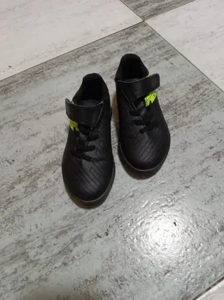 Botas de fútbol negras para niño