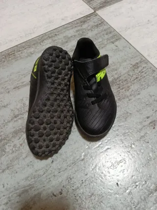 Botas de fútbol negras para niño