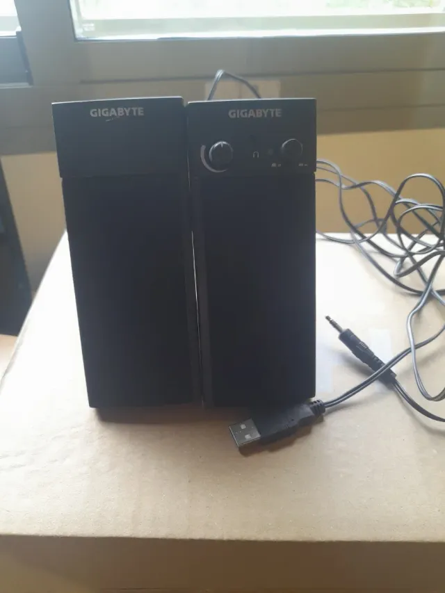 Altavoces Gigabyte Negros