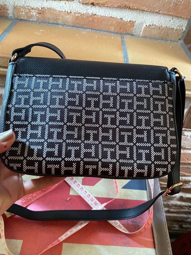 Bolso Tommy Hilfiger Negro y Multicolor