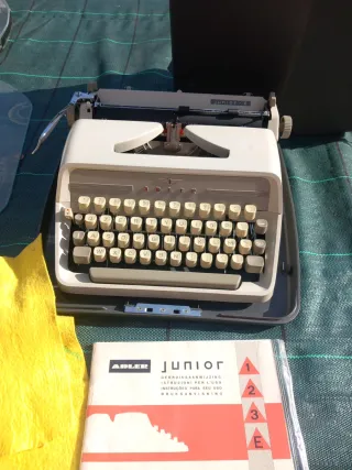 Macchina da scrivere Adler Junior E