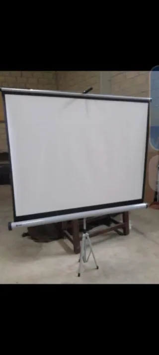 Pantalla de Proyector Portátil. No se bien marca.
