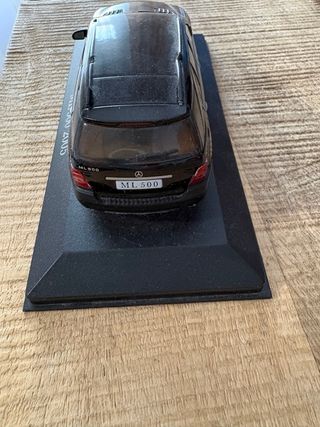 Maqueta Mercedes ML 500 1:43