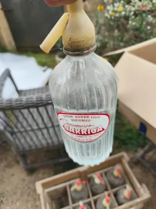 Caja de madera para botellas de sifón y botellas